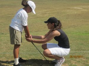 Maria Cândida dá clínica de golfe em Japeri
